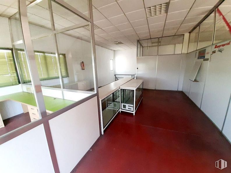 Oficina en alquiler en  Polígono Industrial El Palomo. , Fuenlabrada, Madrid, 28946 con ventana, mueble, accesorio, encendiendo, edificio, diseño de interiores, piso, suelo, entrada, casa, bienes raíces y techo alrededor