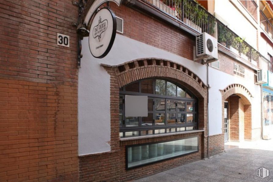 Retail for sale at Calle Vía Complutense, Alcalá de Henares, Madrid, 28805 with window, brick, brickwork, facade, building, building material, arch, wood, city and urban design around