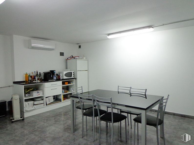 Local en alquiler en Calle Campo, 37, Villaviciosa de Odón, Madrid, 28670 con silla, alumbrado, mesa, mueble, edificio, interiorismo, gris, suelos, suelo y estantería alrededor