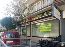 Local en alquiler en Carretera Loeches, Arganda del Rey, Madrid, 28500 con coche, edificio, ventana, vehículo, planta, árbol, vehículo motorizado, puerta, amarillo y barrio alrededor