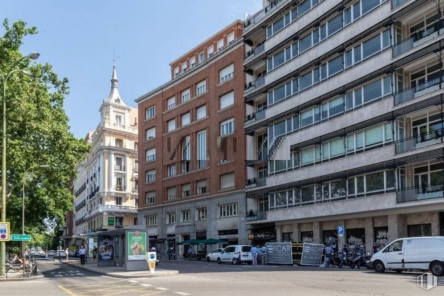 Local en alquiler en Paseo Castellana, 70, Chamartín, Madrid, 28046 con camioneta, edificio, coche, vehículo terrestre, rueda, ventana, neumático, vehículo, cielo y diseño urbano alrededor