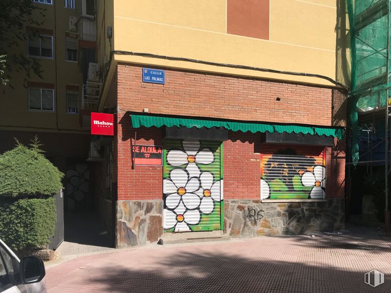 Local en venta en Calle de las Palmas, 48, Móstoles, Madrid, 28938 con edificio, ventana, superficie de la carretera, ladrillo, planta, albañilería, sombra, acera, arte y fachada alrededor