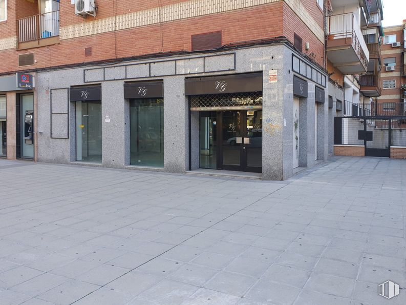 Local en venta en Calle Montero, Móstoles, Madrid, 28934 con puerta, edificio, ventana, superficie de carretera, albañilería, diseño urbano, ladrillo, acera, bienes raíces y fachada alrededor