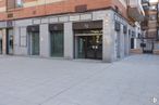 Retail for sale at Calle Montero, Móstoles, Madrid, 28934 with door, building, window, road surface, brickwork, urban design, brick, sidewalk, real estate and facade around