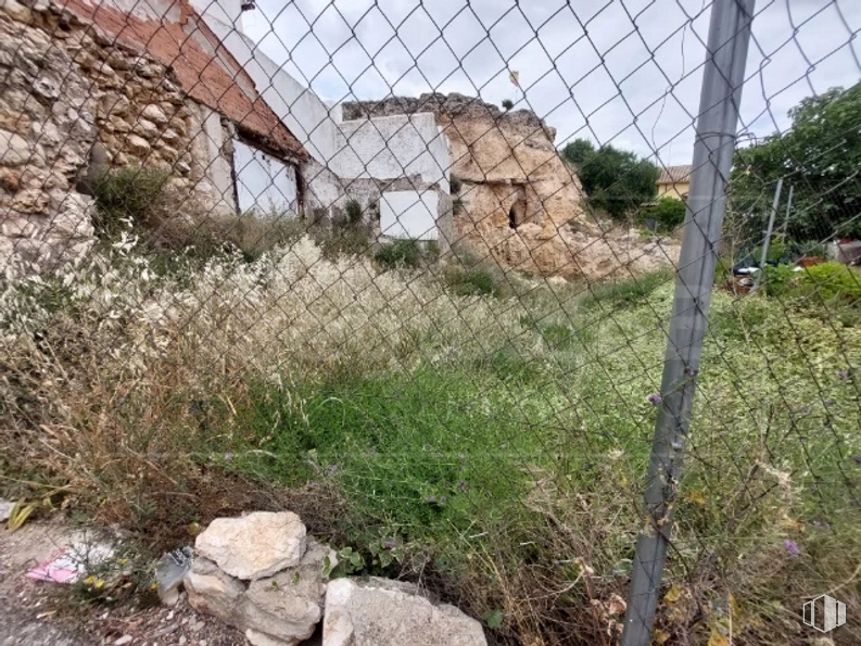 Land for sale at Travesía Castillejo, 15, Los Santos de la Humosa, Madrid, 28817 with plant, plant community, fence, sky, mesh, land lot, wire fencing, grass, landscape and groundcover around