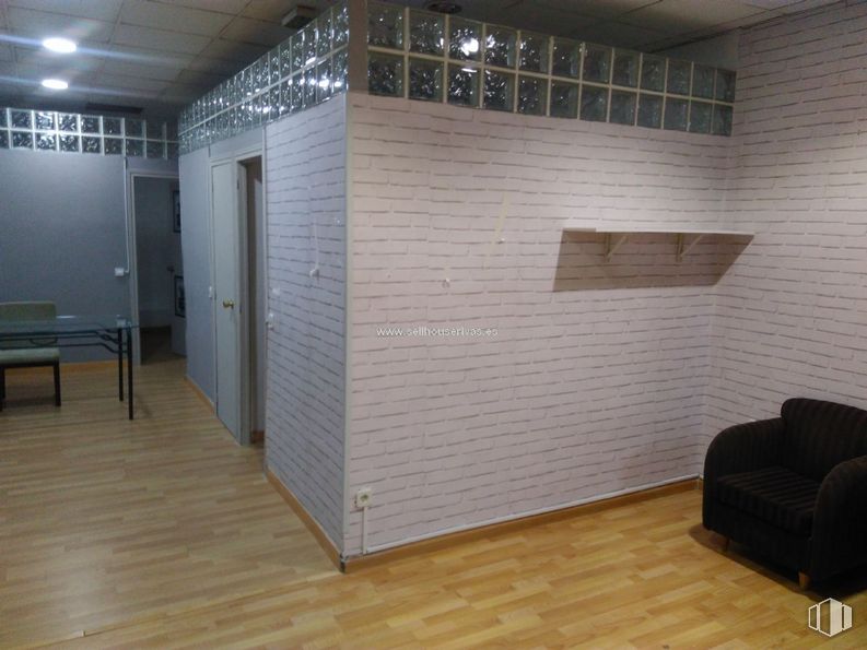 Local en venta en Centro Comercial Zoco, Centro Comercial Zoco, Arganda del Rey, Madrid, 28500 con silla, mesa, edificio, madera, pasillo, suelo, tinte para madera, piso, pared y suelos laminados alrededor