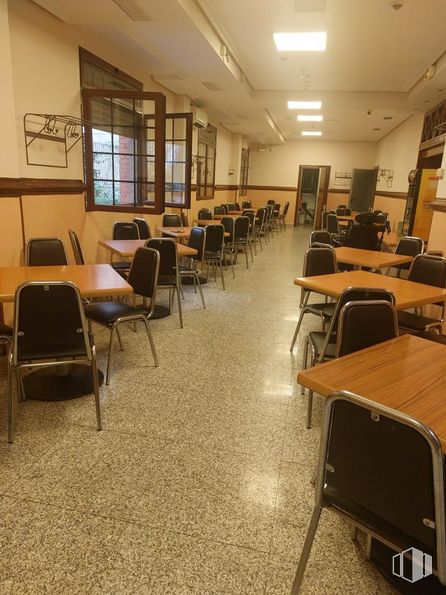 Retail for sale at Calle Doctor Santero, Tetuán, Madrid, 28039 with chair, table, furniture, flooring, floor, window, city, conference hall, hall and event around