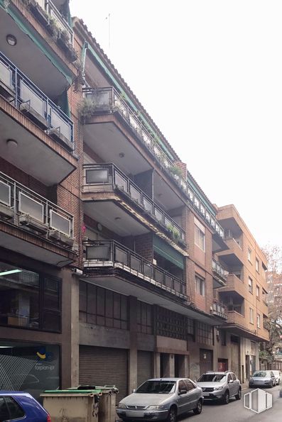 Retail for sale & for rent at Calle General Cuesta, 6, Talavera de la Reina, Toledo, 45600 with car, land vehicle, tire, building, sky, wheel, vehicle, window, urban design and neighbourhood around