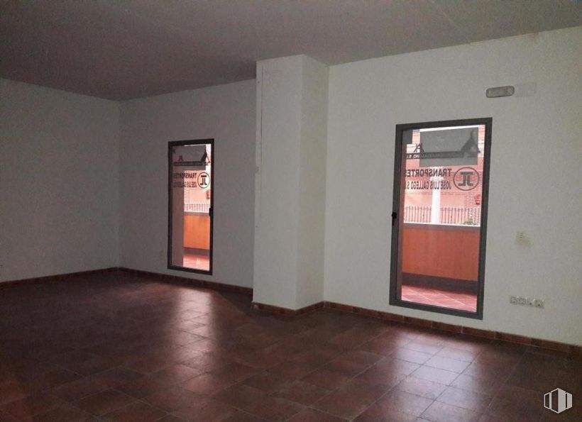 Oficina en venta en Plaza San Andrés, Arévalo, Ávila, 05200 con suelos, suelo, madera, marrón, apartamento, puerta, habitación, suelo de baldosas, tinte para madera y material de construcción alrededor