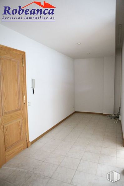 Oficina en alquiler en Plaza del Rastro, 2, Ávila, 05001 con madera, accesorio, suelo, mediante, madera dura, piso, tinte para madera, yeso, madera contrachapada y techo alrededor