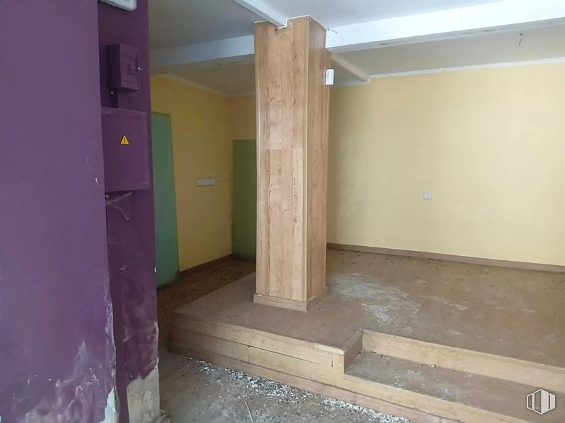 Retail for sale at Calle Guadalajara, 1, Alcorcón, Madrid, 28922 with building, wood, flooring, door, house, fixture, floor, hardwood, wood stain and ceiling around