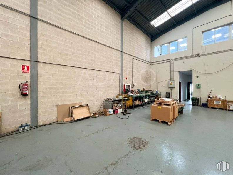 Industrial for rent at Zona industrial, Torrejón de Ardoz, Madrid, 28850 with window, flooring, floor, ceiling, composite material, building material, hall, shelving, warehouse and cleanliness around