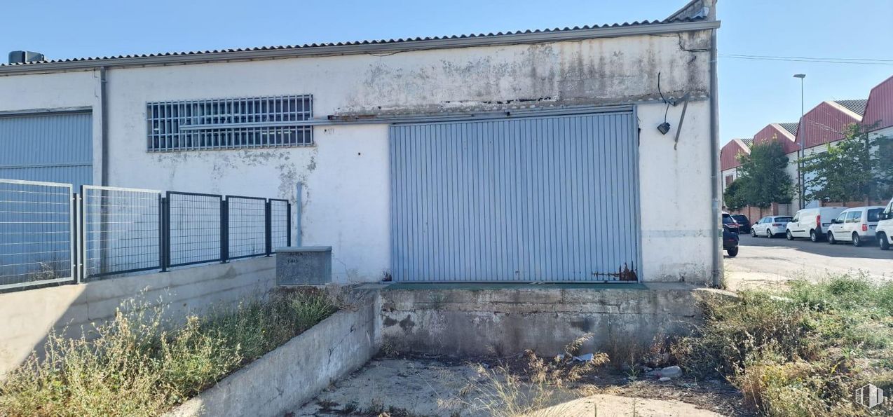 Nave en alquiler en Poligono Nogal, Algete, Madrid, 28110 con ventana, planta, propiedad, lote de terreno, arquitectura, edificio, madera, hierba, zona rural y pared alrededor