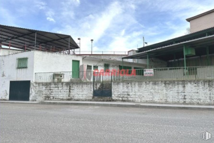 Retail for sale at Paseo Canaleja, La Torre de Esteban Hambrán, Toledo, 45920 with sky, cloud, fixture, asphalt, composite material, facade, road, concrete, road surface and gas around