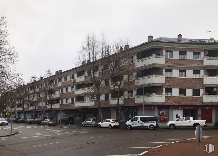 Local en alquiler y venta en Calle Ciudad de Bron, 2, Talavera de la Reina, Toledo, 45600 con edificio, camión, camioneta, rueda, coche, vehículo terrestre, cielo, propiedad, ventana y neumático alrededor