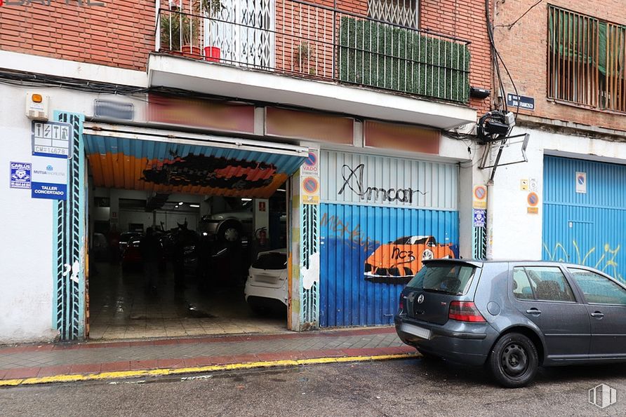 Local en venta en Calle Juan Francisco, Carabanchel, Madrid, 28025 con rueda, coche, ventana, edificio, neumático, luz de estacionamiento automotriz, vehículo, azul, vehículo motorizado y infraestructura alrededor