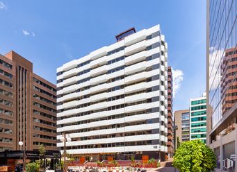 Local en venta en Paseo Castellana, Tetuán, Madrid, 28046 con edificio, cielo, día, propiedad, rascacielos, nube, planta, ventana, diseño urbano y bloque de torres alrededor