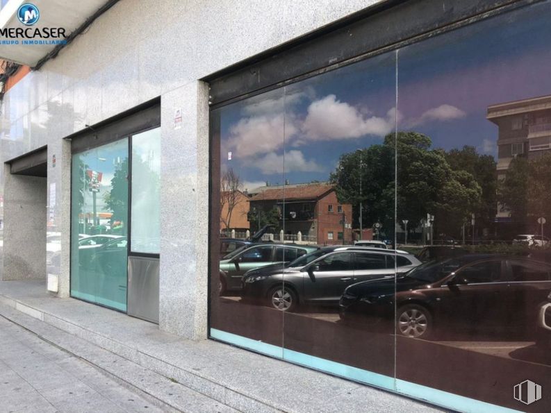 Retail for sale at Calle José Alix Alix, San Fernando de Henares, Madrid, 28830 with car, automotive exterior, composite material, glass, concrete, family car, luxury vehicle, shade, mid-size car and full-size car around