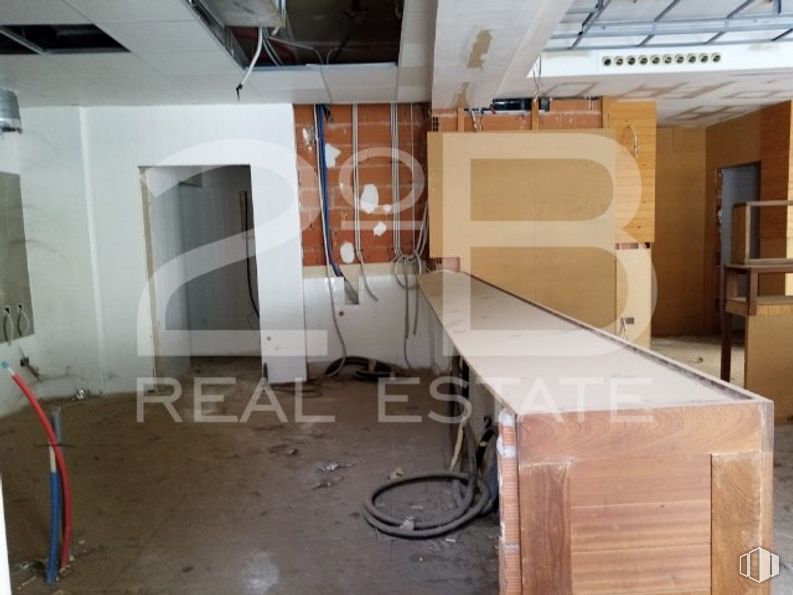 Local en venta en Casco urbano, Quintanar de la Orden, Toledo, 45800 con mueble, madera, interiorismo, suelo, suelos, gas, estante, cableado eléctrico, techo y madera dura alrededor