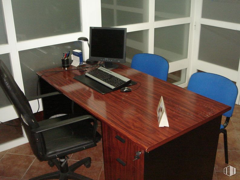 Office for rent at Parque Empresarial Neinor Henares, Meco, Madrid, 28880 with computer keyboard, computer monitor, chair, desk, lighting, computer, table, personal computer, furniture, peripheral, computer desk and property around