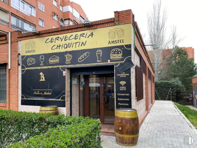 Local en venta en Avenida Santa Eugenia, 29, Villa de Vallecas, Madrid, 28031 con barril, logotipo, ladrillo, tinte para madera, publicidad y firmar alrededor