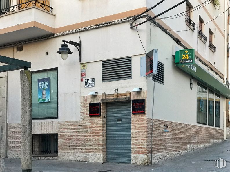 Local en venta en Plaza Ventura Rodríguez, 17, Ciempozuelos, Madrid, 28350 con ventana, puerta, barrio, madera, pared, ciudad, área residencial, propiedad material, fachada y bienes raíces alrededor