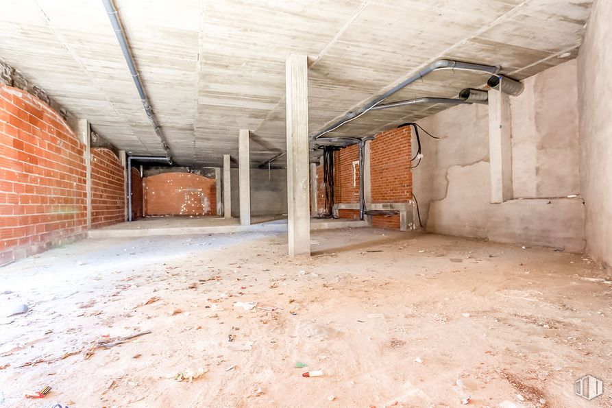 Local en alquiler y venta en Calle Santa Teresa de Jesús, Collado Villalba, Madrid, 28400 con madera, accesorio, suelo, ladrillo, piso, pasillo, albañilería, material de construcción, casa y material compuesto alrededor