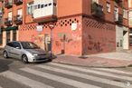 Retail for rent at Calle Paz, 47, Fuenlabrada, Madrid, 28945 with car, building, automotive parking light, tire, wheel, window, vehicle, automotive lighting, automotive design and road surface around