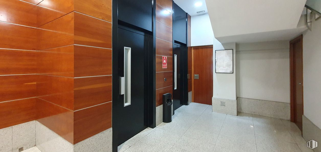 Oficina en venta en Calle Hermanos García Noblejas, 39, San Blas - Canillejas, Madrid, 28037 con puerta, propiedad, accesorio, interiorismo, edificio, arquitectura, madera, suelo, suelos y hall alrededor