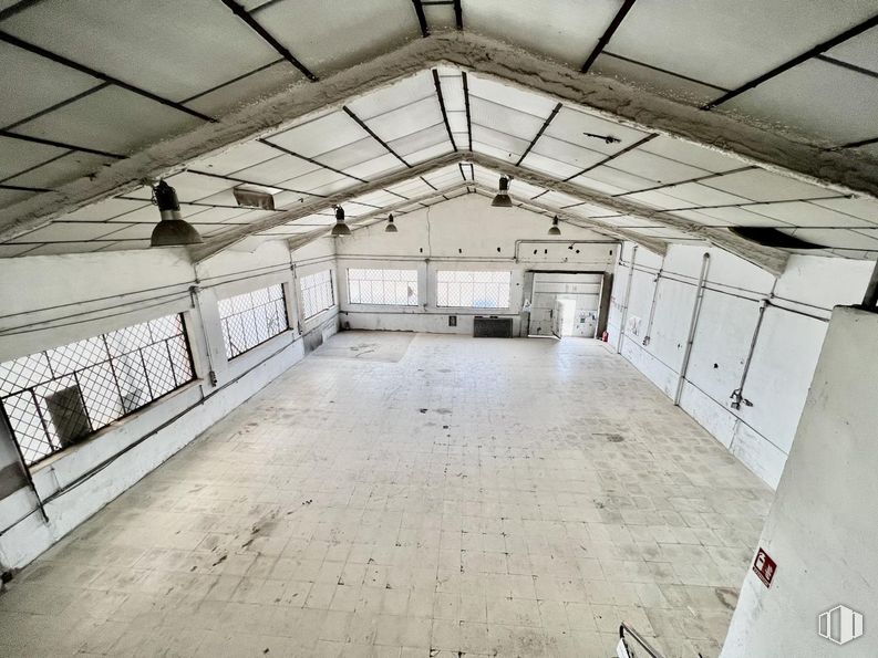 Industrial for rent at Camino Cementerio, Ávila, 05004 with wood, hall, window, fixture, floor, flooring, beam, symmetry, ceiling and rectangle around