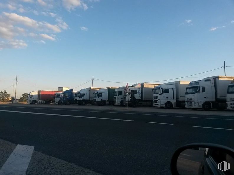 Retail for sale at Calle Real, 236, Corral de Almaguer, Toledo, 45880 with truck, mirror, cloud, sky, vehicle, road surface, asphalt, building, motor vehicle and street light around