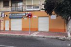 Retail for sale at Calle Cuenca, 48, Parla, Madrid, 28980 with window blind, window, building, infrastructure, road surface, asphalt, house, sidewalk, tree and road around