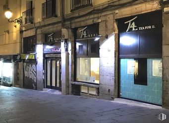 Local en venta en Zona Sol - Opera, Centro, Madrid, 28012 con edificio, superficie de la carretera, ventana, accesorio, fachada, ciudad, suelo, carretera, iluminación automotriz y oscuridad alrededor