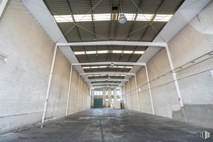 Industrial for sale at San Cristóbal, Villaverde, Madrid, 28021 with light fixture, lighting, building, fixture, wood, composite material, symmetry, road, concrete and ceiling around