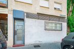 Retail for sale at Calle Cuevas de Almanzora, 50, Hortaleza, Madrid, 28033 with car, window, door, building, vehicle, tire, automotive lighting, neighbourhood, residential area and material property around