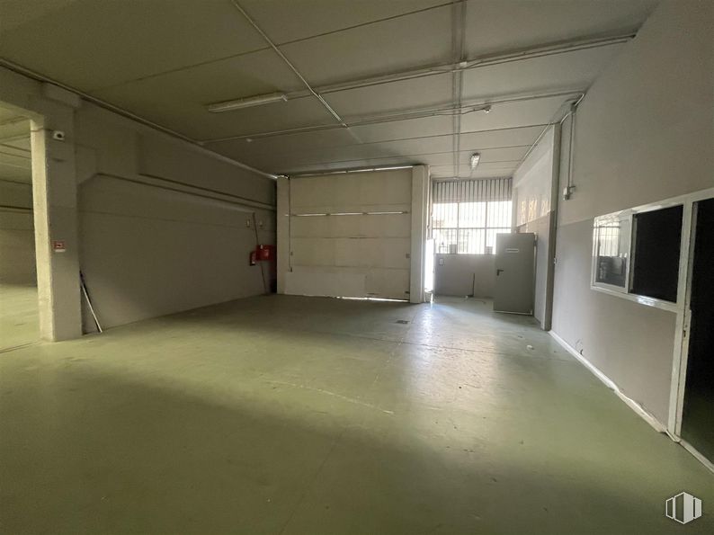 Nave en alquiler en Calle Avena, 24, Leganés, Madrid, 28914 con ventana, lámpara, accesorio, suelo, suelos, hall, televisión, casa, techo y edificio alrededor