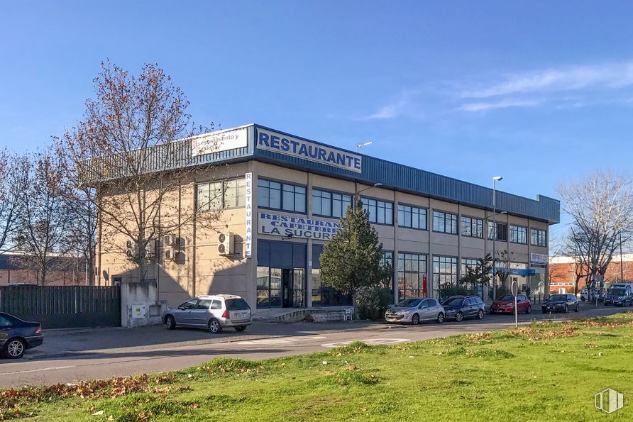 Local en alquiler en Avenida Industria, Fuenlabrada, Madrid, 28947 con edificio, coche, cielo, rueda, planta, neumático, árbol, vehículo, nube y zona residencial alrededor