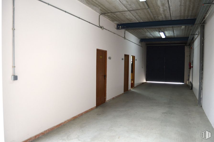 Industrial for sale at Calle Severo Ochoa, 90, Talavera de la Reina, Toledo, 45614 with door, fixture, hall, building, wood, floor, flooring, ceiling, composite material and house around