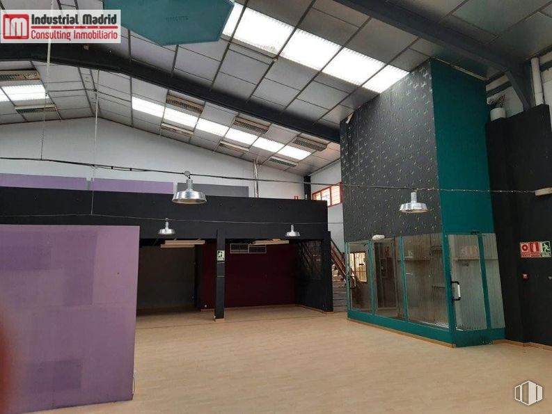 Industrial for sale & for rent at Polígono El Malvar, Arganda del Rey, Madrid, 28500 with light fixture, lighting, building, floor, flooring, hall, ceiling, event, glass and fluorescent lamp around