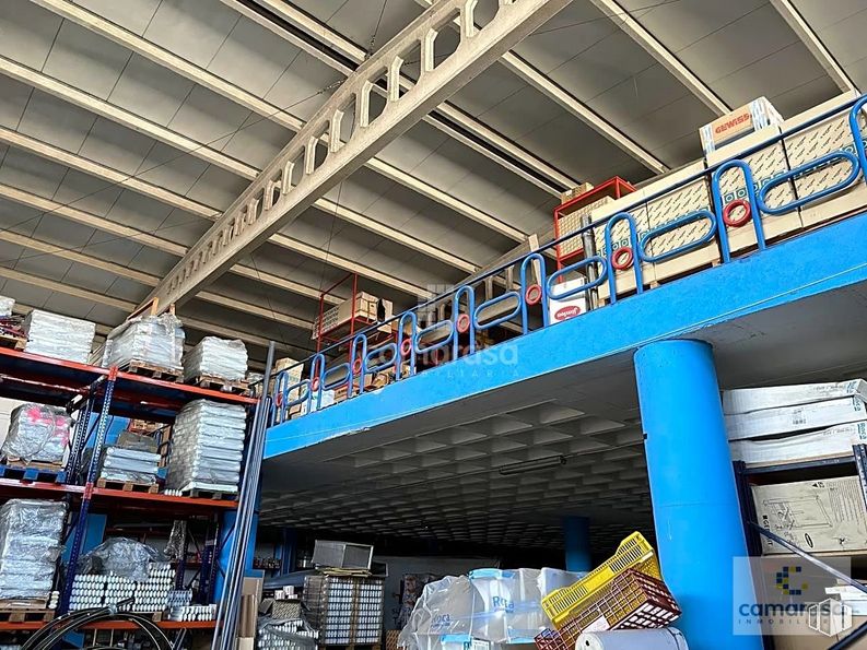 Industrial for rent at Polígono Las Hervencias, Ávila, 05004 with packaged goods, beam, engineering, ceiling, leisure, field house, city, metal, industry and steel around