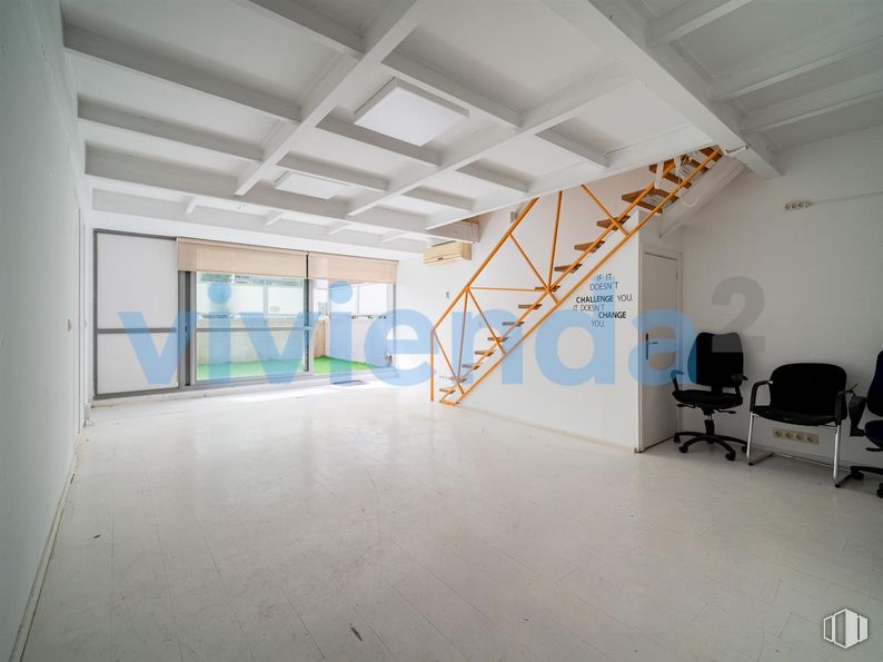 Oficina en venta en Avenida Manoteras, Hortaleza, Madrid, 28050 con silla, edificio, accesorio, suelo, suelos, hall, techo, vidrio, arte y espacio alrededor