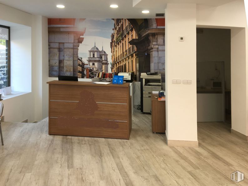 Local en venta en Ronda Toledo, 28, Arganzuela, Madrid, 28005 con ebanistería, mueble, propiedad, edificio, ventana, madera, suelo, suelos laminados, cajón y pasillo alrededor