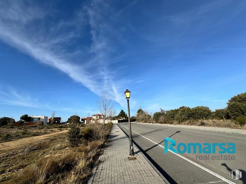 Land for sale at Calle Ciudad de Ávila, Ávila, 05002 with sky, cloud, road surface, plant, natural landscape, asphalt, slope, thoroughfare, tar and landscape around