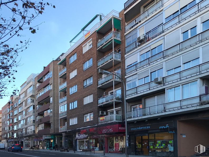 Local en alquiler y venta en Calle López de Hoyos, 78, Chamartín, Madrid, 28002 con edificio, cielo, durante el día, ventana, bloque de pisos, diseño urbano, condominio, zona residencial, propiedad material y edificio comercial alrededor