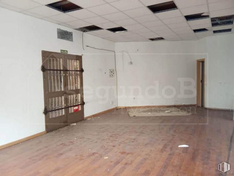 Local en venta en Calle San Roque, 1, Valdetorres de Jarama, Madrid, 28150 con estantería, propiedad, edificio, madera, interiorismo, suelos, suelo, hall, estante y estantería alrededor