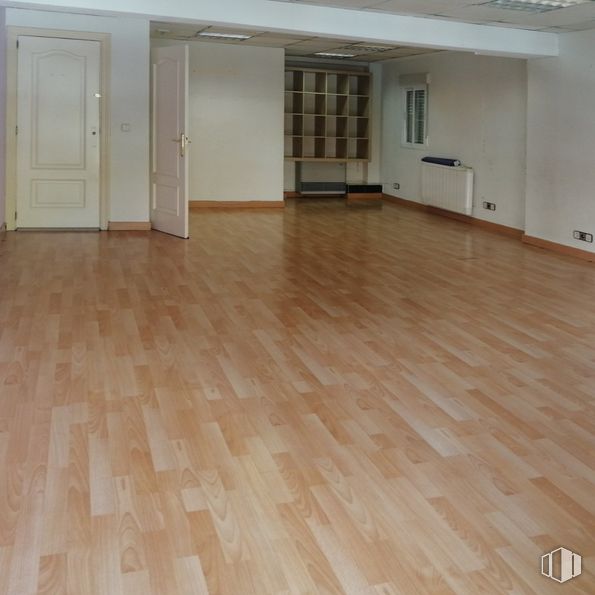 Office for rent at Zona Pradillo, Móstoles, Madrid, 28931 with door, fixture, wood, interior design, flooring, hall, floor, tile flooring, beige and wood stain around