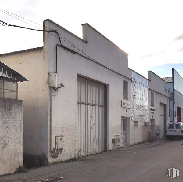 Nave en venta en Zona industrial Fuenlabrada, Fuenlabrada, Madrid, 28946 con puerta, coche, edificio, cielo, nube, ventana, asfalto, zona rural, electricidad y fachada alrededor