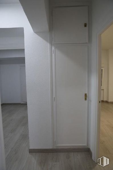 Oficina en venta en Zona Rubén Darío, Chamberí, Madrid, 28010 con puerta, madera, accesorio, ebanistería, casa, suelos, madera dura, edificio, exterior del automóvil y vidrio alrededor