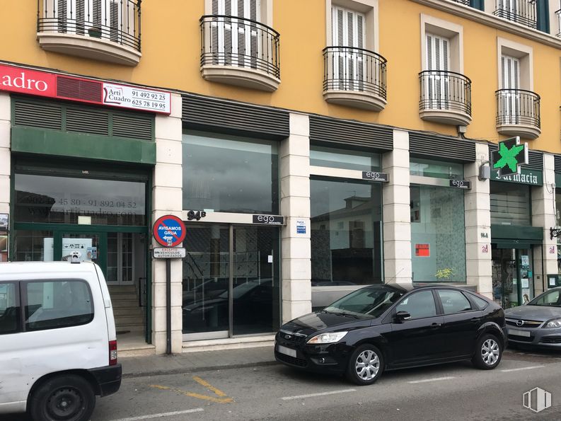 Local en alquiler y venta en Calle Abastos, 94, Aranjuez, Madrid, 28300 con neumático, coche, edificio, rueda, luz de estacionamiento automotriz, vehículo terrestre, vehículo, propiedad, ventana y iluminación automotriz alrededor