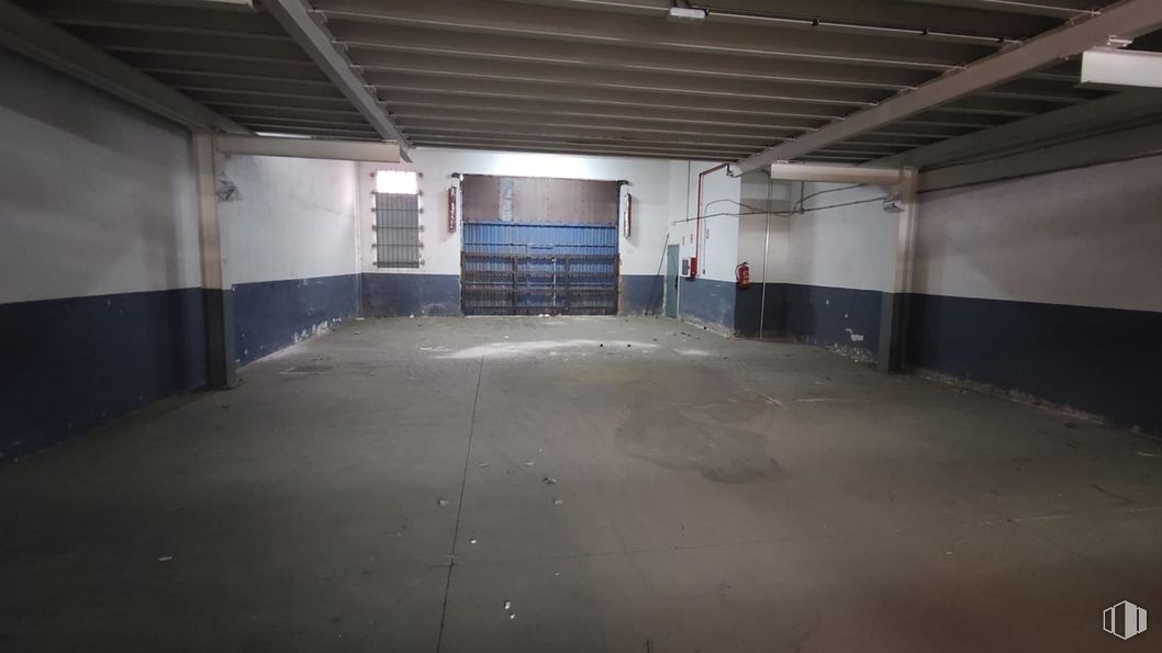 Industrial for rent at Calle Hierro, Torrejón de Ardoz, Madrid, 28850 with window, flooring, floor, grey, ceiling, concrete, parking lot, parking, hall and basement around